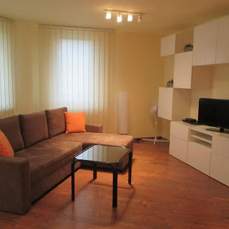 Royal - Plac Strzegomski *